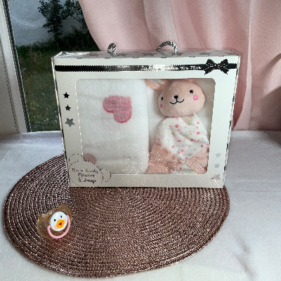 Doudou lapin et son plaid